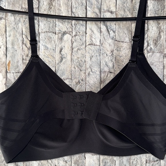 Honeylove Black T-Shirt Bra with Adjustable Straps and Light Padding - Picture 6 of 8